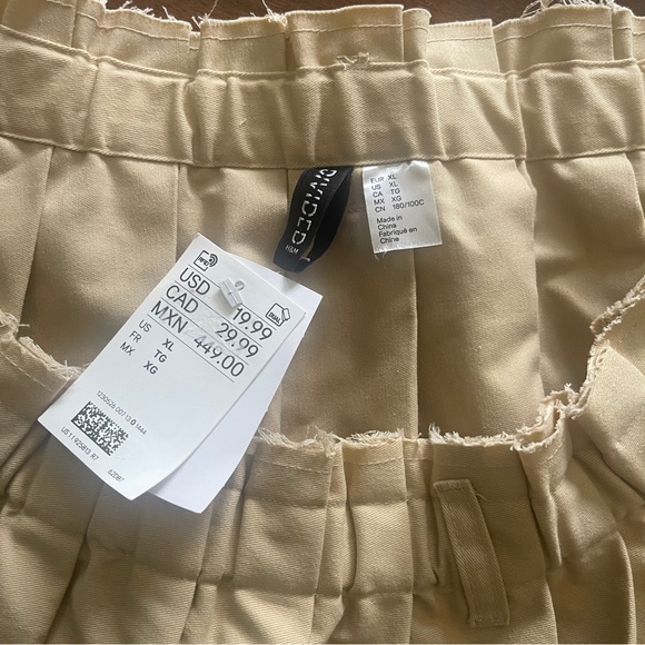 Divided Beige Pleated Mini Skirt with Elastic Waistband Size:XL - Picture 3 of 4